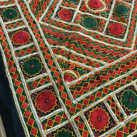 Mirrored Embroidery Wall Tapestry Orange & Green Embroidered Table Cover India - Picture 3 of 7